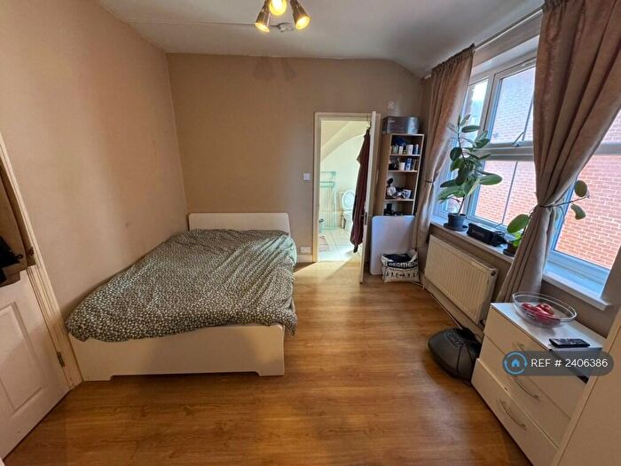 Studio To Rent In London Road, Mitcham, CR4