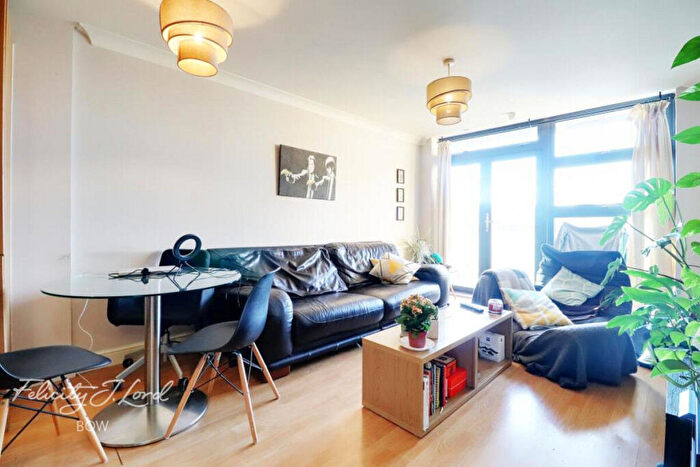 2 Bedroom Flat To Rent In Maltings Close, London, E3