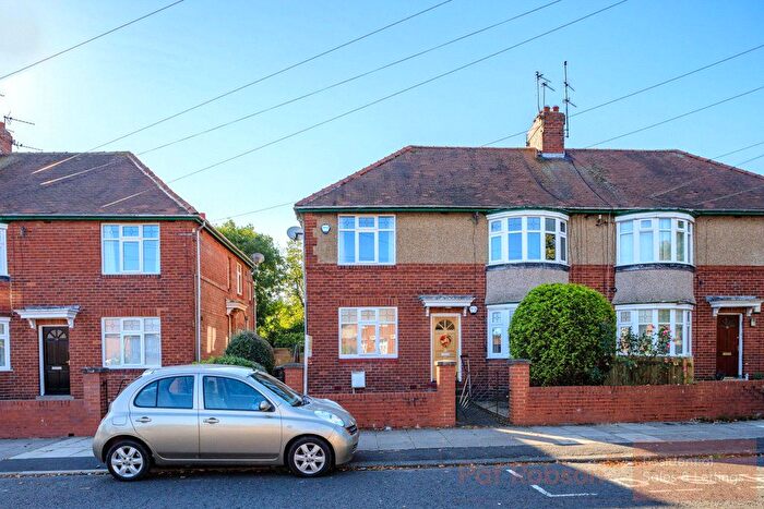 2 Bedroom Flat To Rent In Harewood Road, Gosforth, Newcastle Upon Tyne, NE3