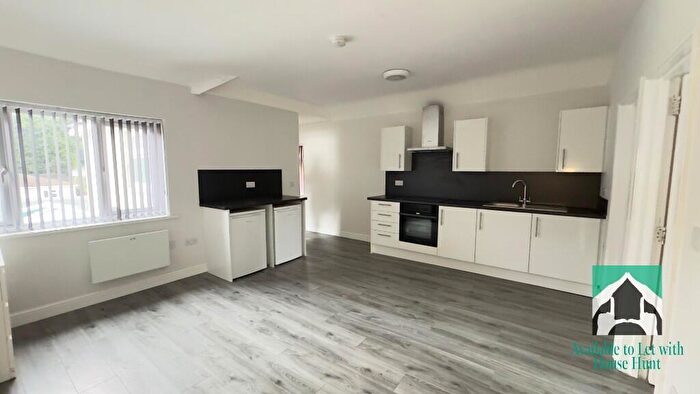 2 Bedroom Flat To Rent In Hagley Road West, Oldbury, West Midlands, B68