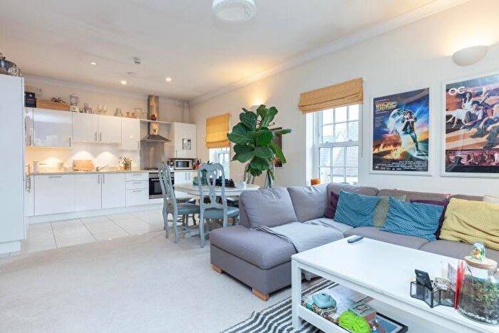 2 Bedroom Apartment To Rent In Buttercross Lane Witney, OX28