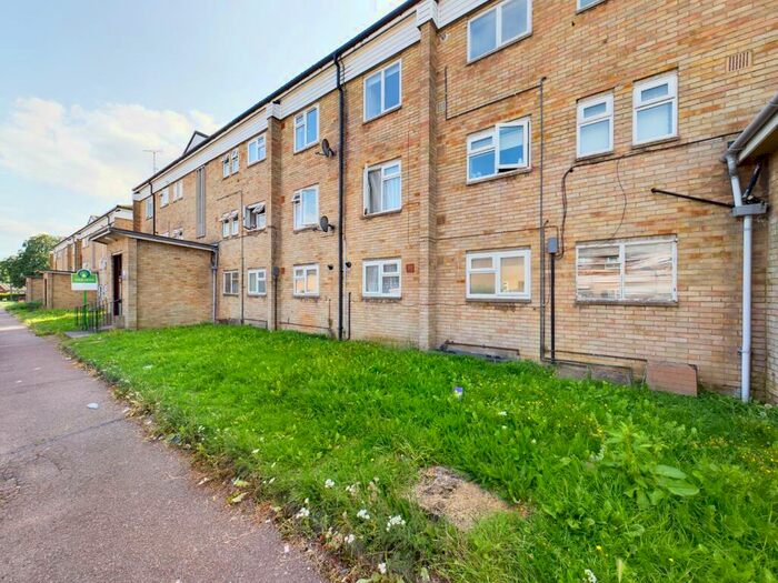 2 Bedroom Apartment To Rent In Hillary Road, Hemel Hempstead, Hertfordshire, HP2