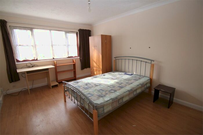 1 Bedroom Flat To Rent In Newcourt, Uxbridge, Buckinghamshire, UB8