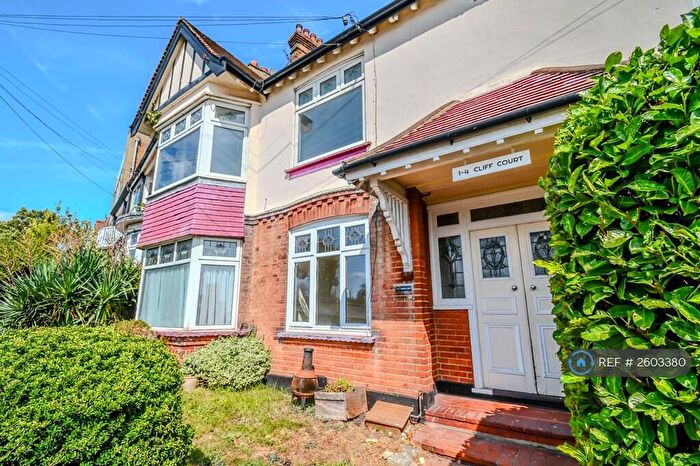 3 Bedroom Flat To Rent In Cliff Gardens, Leigh-On-Sea, SS9