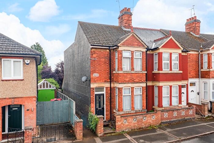 4 Bedroom End Of Terrace House For Sale In Roundhill Road, Kettering, NN15