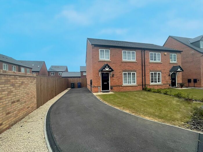 4 Bedroom Semi-Detached House To Rent In Midford Drive, Wheatley, Doncaster, DN2