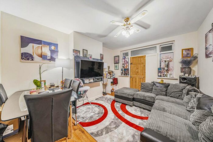 2 Bedroom Flat For Sale In Westview Close, Neasden, London, NW10