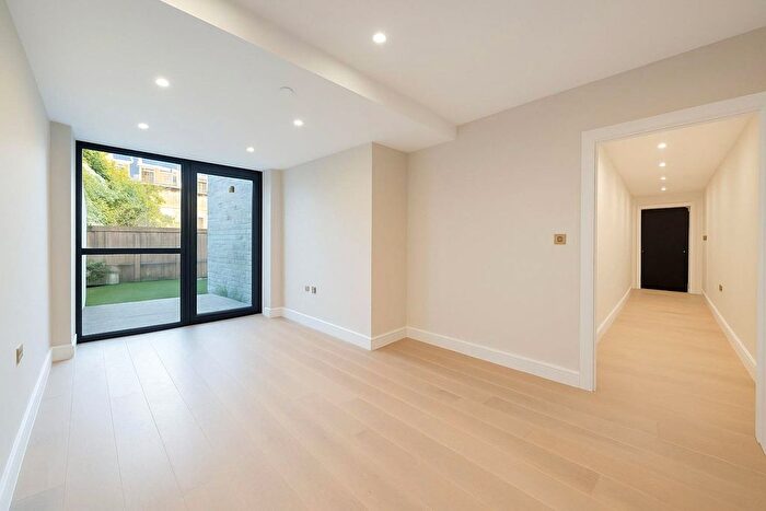 2 Bedroom Flat For Sale In Knightswood House, Rowe Lane, E9