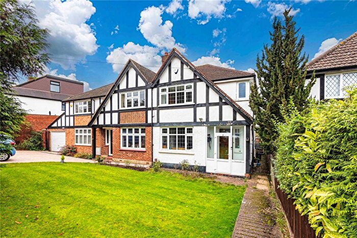 3 Bedroom Semi Detached House For Sale In Oakwood Avenue, Borehamwood, Hertfordshire, WD6
