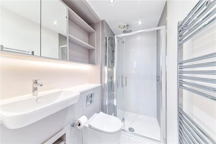 2 Bedroom Apartment To Rent In Duval House, London, SW11