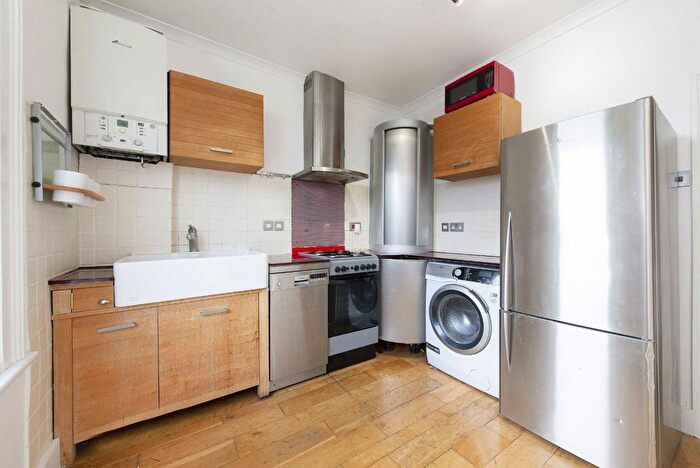 2 Bedroom Flat For Sale In Napier Road, London, N17