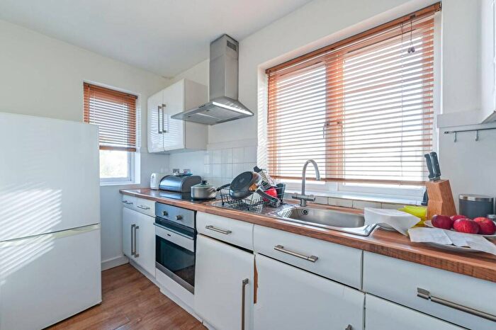 1 Bedroom Flat To Rent In Amsterdam Road, Isle Of Dogs, London, E14