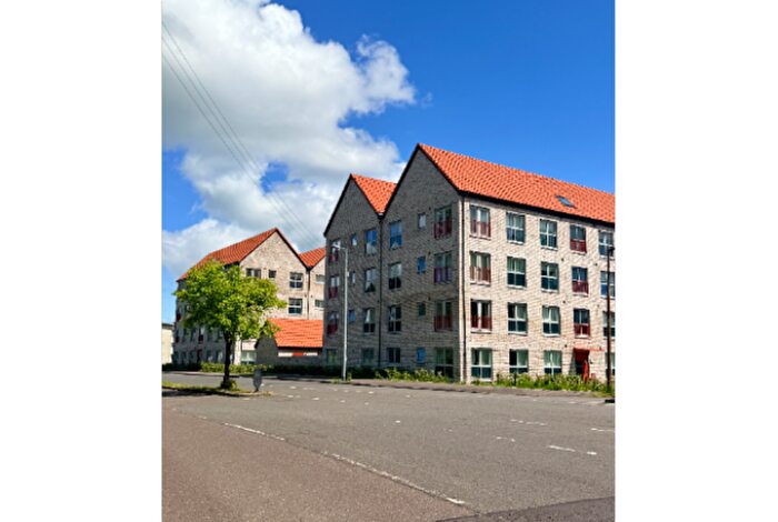 2 Bedroom Flat To Rent In Flat /, Ashgill Road, G22