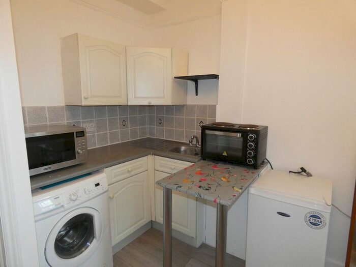 Studio To Rent In Greenford Avenue, London, W7