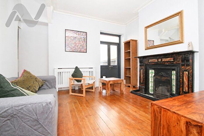 1 Bedroom Flat To Rent In Downhills Park Road, Harringay, London, N17