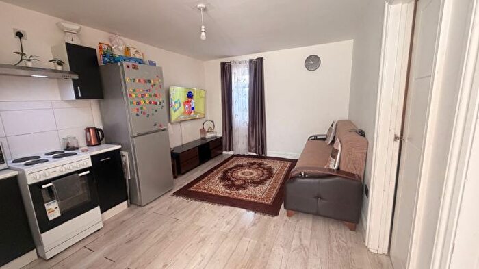 2 Bedroom Detached House To Rent In London, RM10