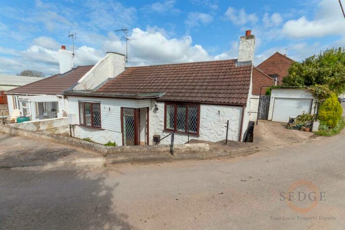 3 Bedroom Semi-Detached Bungalow To Rent In Spalding, PE11