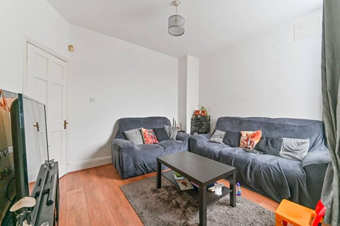 3 Bedroom End Terrace House For Sale In Lakehall Road, Thornton Heath, CR7
