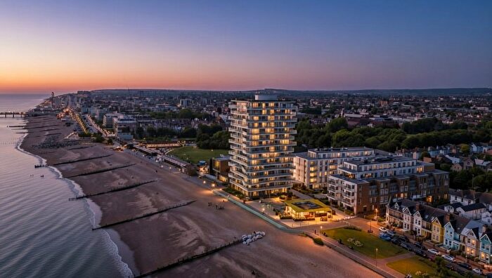 2 Bedroom Flat For Sale In Brighton Road, Worthing, BN11