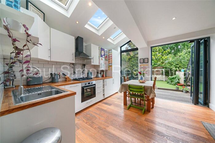 2 Bedroom Apartment For Sale In Umfreville Road, London, N4