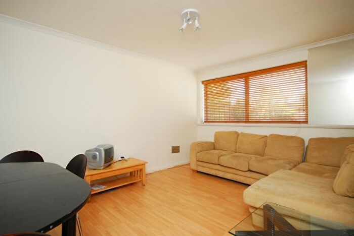 3 Bedroom Flat To Rent In St Mary Le Park Court, SW11