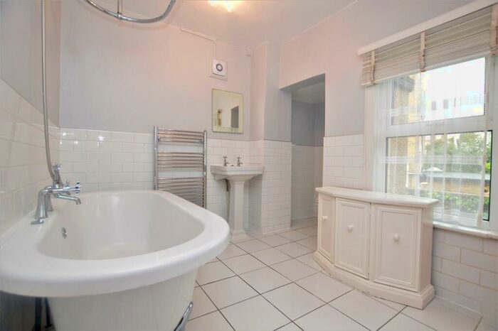1 Bedroom Flat To Rent In Ethnard Road Peckham, SE15