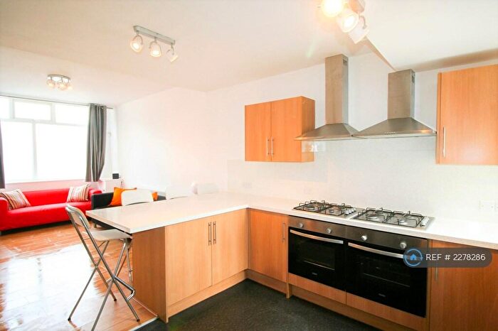 7 Bedroom Terraced House To Rent In Moseley Road, Fallowfield, M14