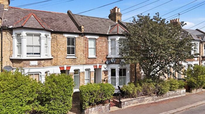 2 Bedroom Flat For Sale In Murchison Road, Leyton, E10