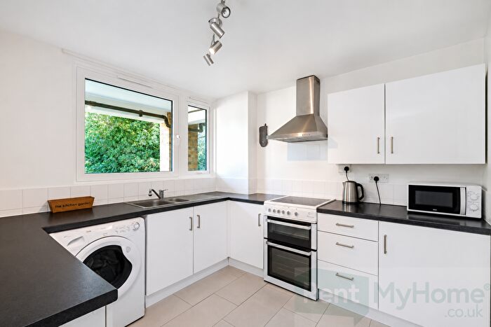 3 Bedroom Flat To Rent In Lewisham Hill, London, SE13