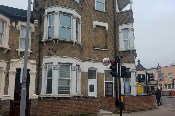 1 Bedroom Flat To Rent In Cann Hall Road, E11