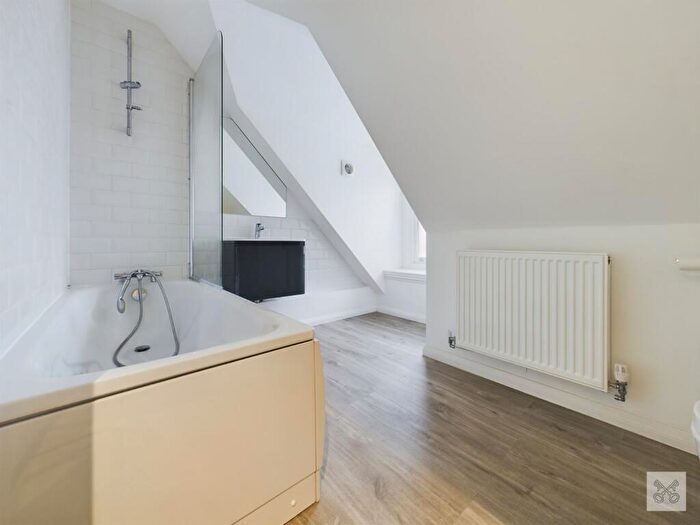 2 Bedroom Apartment To Rent In High Street, Broadstairs, Kent, CT10