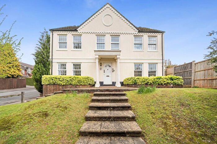 1 Bedroom Flat For Sale In Downsview Drive, Midhurst, GU29