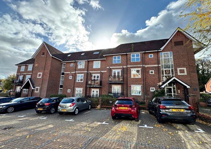 2 Bedroom Apartment For Sale In Marston Gate, Winchester, Hampshire, SO23