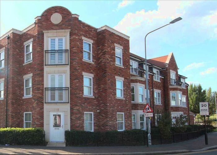 2 Bedroom Apartment To Rent In Albany Court, SS0