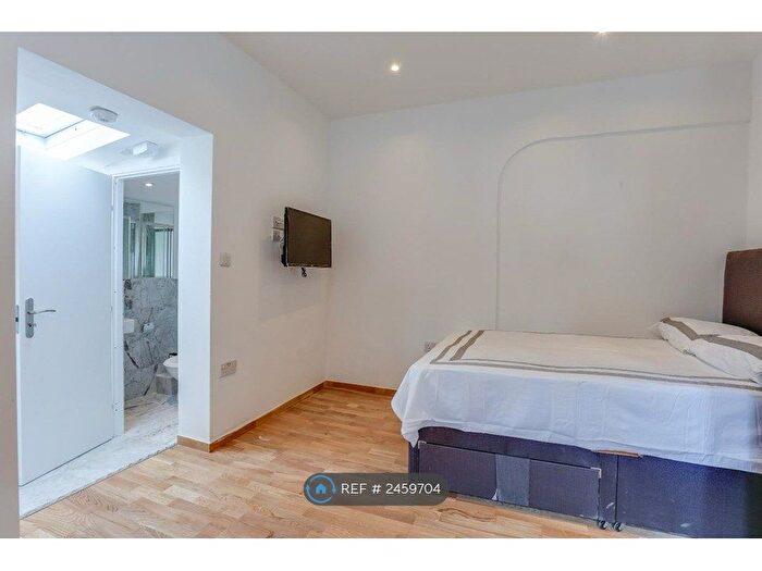 Studio To Rent In Fitzneal Street, London, W12
