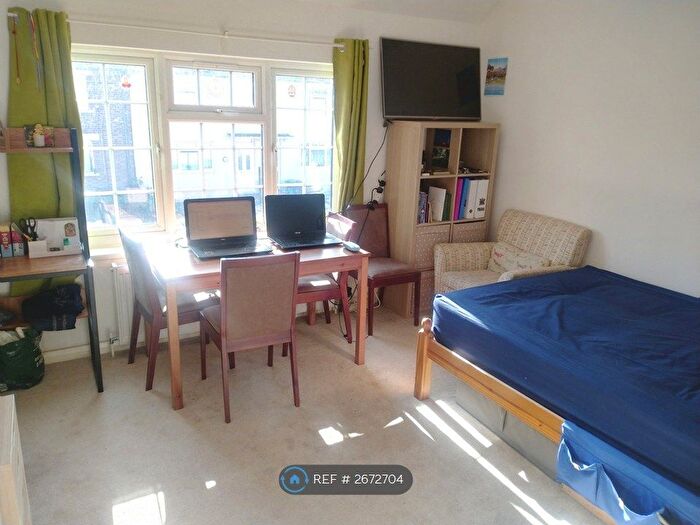 1 Bedroom Flat To Rent In Ascham End, London, E17