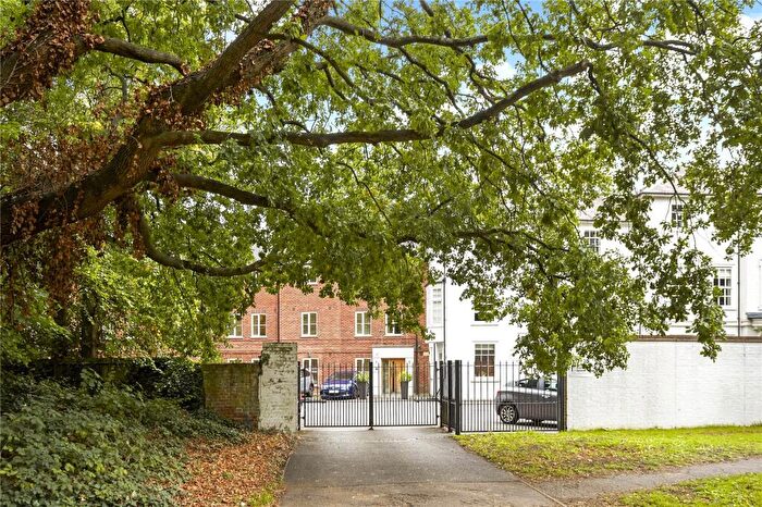 Studio For Sale In Weston Green Road, Thames Ditton, Surrey, KT7