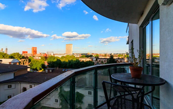 2 Bedroom Apartment To Rent In City Tower, Limeharbour, E14