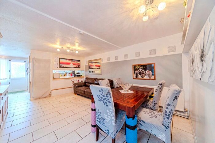 2 Bedroom Bungalow For Sale In Sheelin Grove, Milton Keynes, Buckinghamshire, MK2