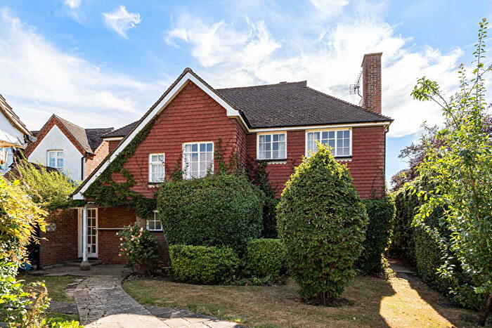 4 Bedroom Detached House For Sale In Rectory Close, GU4
