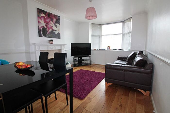 2 Bedroom Maisonette To Rent In Wickham Close, Enfield, EN3