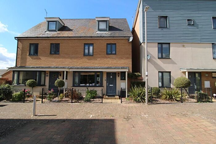 4 Bedroom Semi Detached House For Sale In Merino Green, Oakridge Park, Milton Keynes, MK14