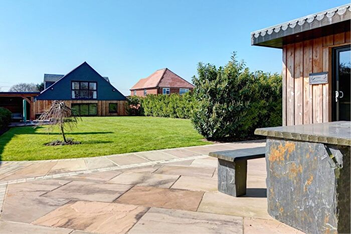 3 Bedroom Detached House For Sale In London Road, Hailsham, BN27