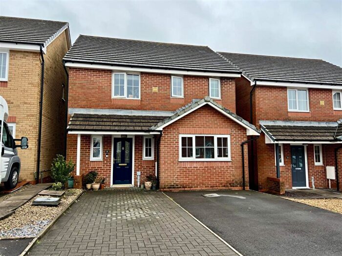 3 Bedroom Detached House For Sale In Heol Y Gigfran, Cefneithin, Llanelli, SA14
