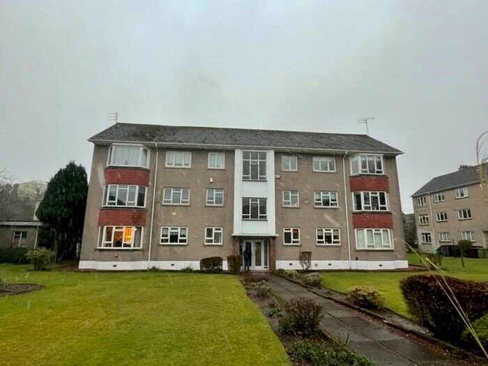 2 Bedroom Apartment To Rent In Castle Court, King's Gardens, Newton Mearns, G77