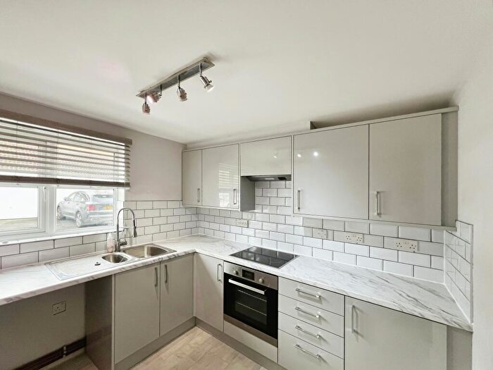 3 Bedroom End Of Terrace House To Rent In Esher, KT10