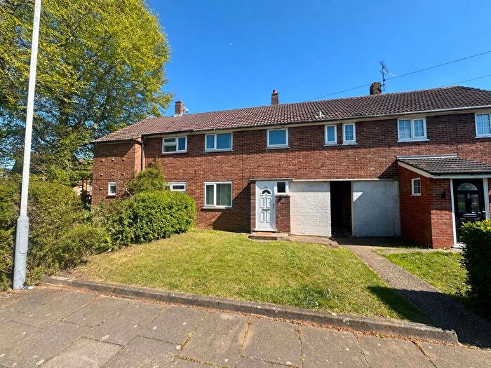 3 Bedroom Semi-Detached House To Rent In East Hill, Luton, LU3