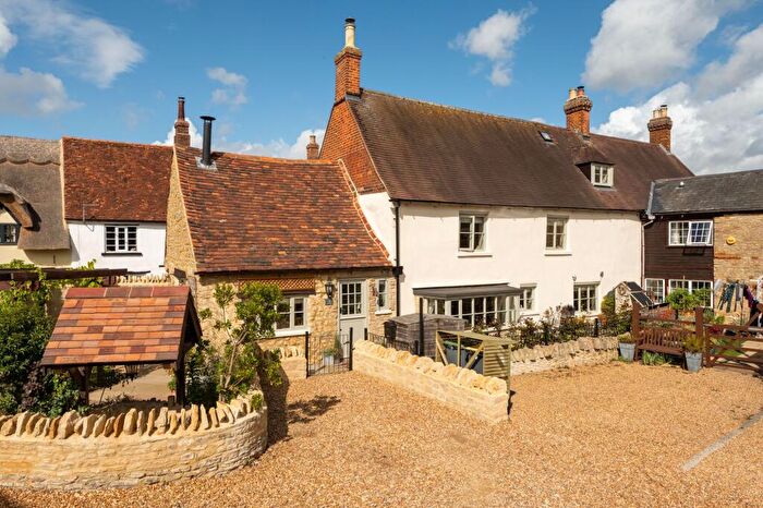 4 Bedroom Semi-Detached House For Sale In Silver Street, Stevington, MK43
