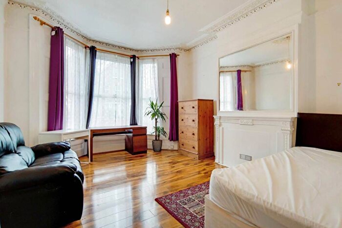 6 Bedroom Semi Detached House For Sale In Victoria Road, Finsbury Park, London, N4