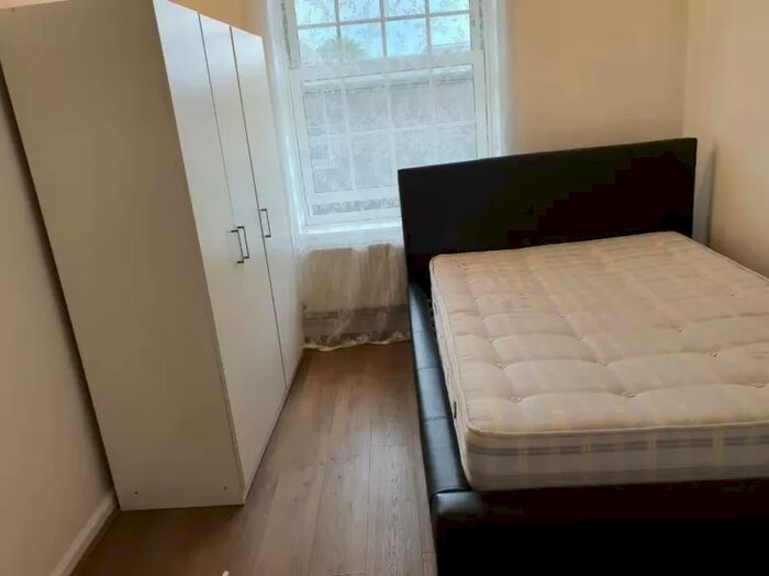3 Bedroom Flat To Rent In Gilton Road, Lewisham, SE6